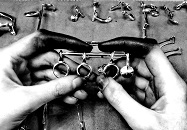 Voir  Technicienne��l�atelier�chez�l�Ophicl�ide