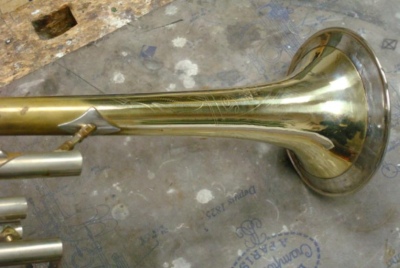 Ophicl�ide_Atelier_r�paration_instruments_�_vent_Mulhouse_D�bosselage