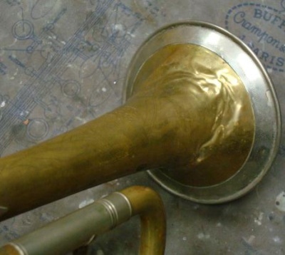 Ophicl�ide_Atelier_r�paration_instruments_�_vent_Mulhouse_D�bosselage