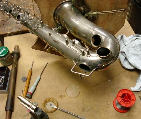 Voir  Restauration�quatuor�de�saxophones�de�l��poque�d�Adolphe�Sax